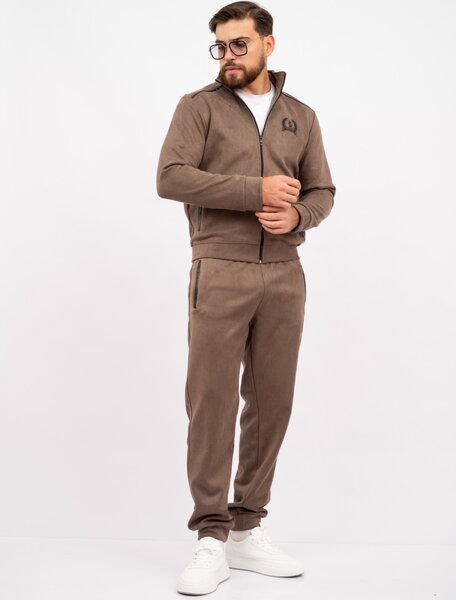 Мужской спортивный костюм