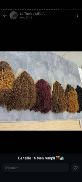 Perruque synthétique colorée