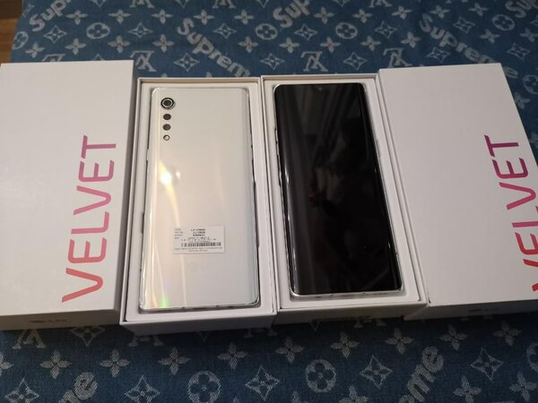 LG Velvet 5G 128gb/6gb ram brand new 12 months warranty call
