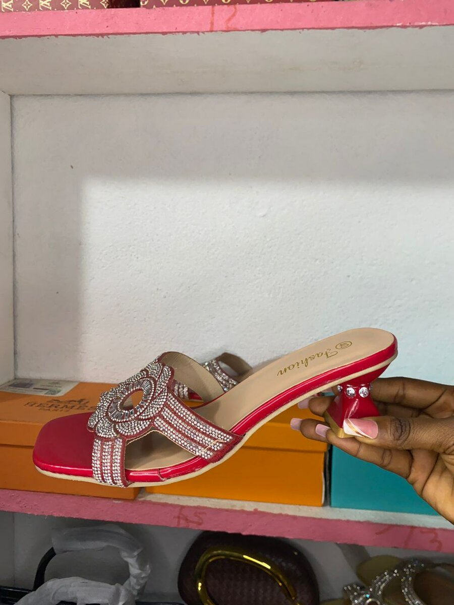 Mules à strass élégantes