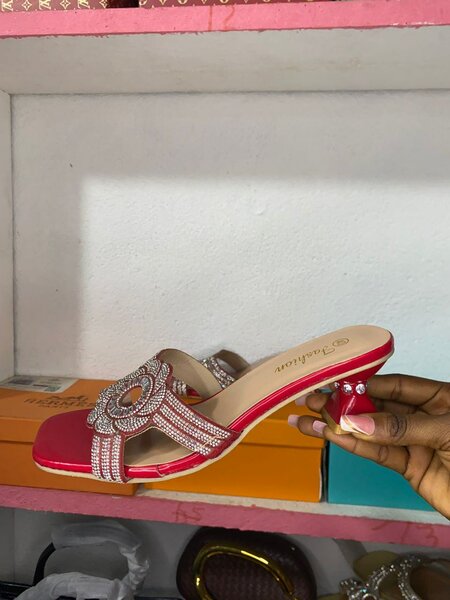 Mules à strass élégantes