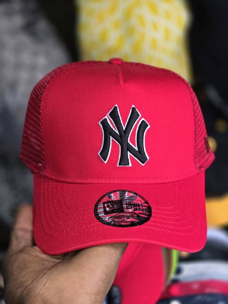 Casquette rouge ajustable