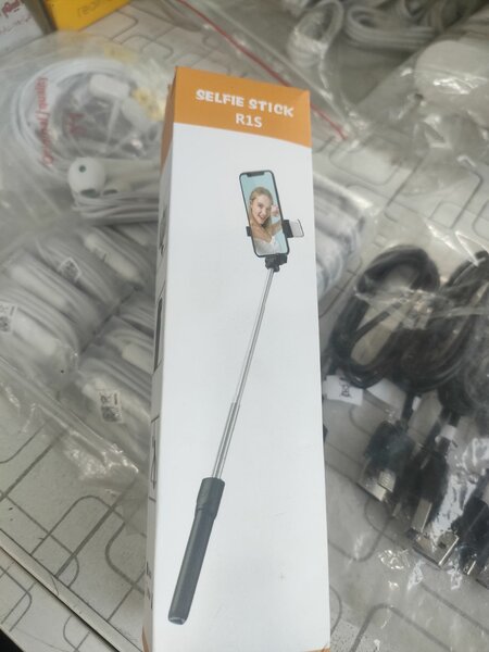 Selfie stick 4 in1