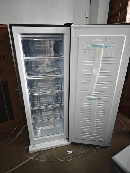 Congélateur vertical 180l