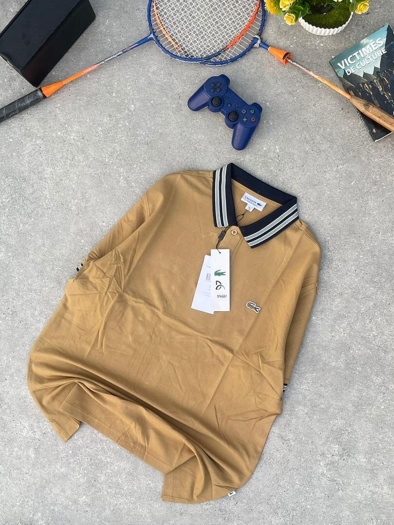 Polo moderne à col rayé