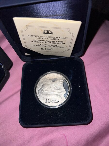 Серебряная монета номиналом 10