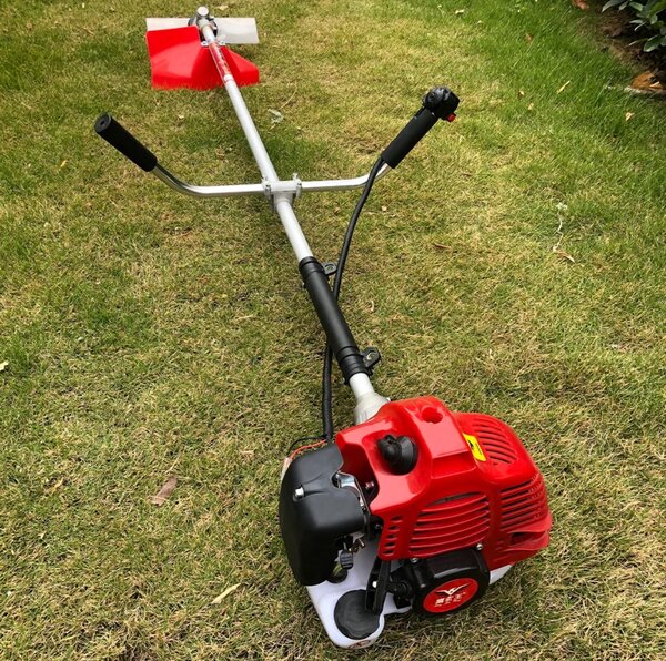 Débroussailleuse Avec 4lames