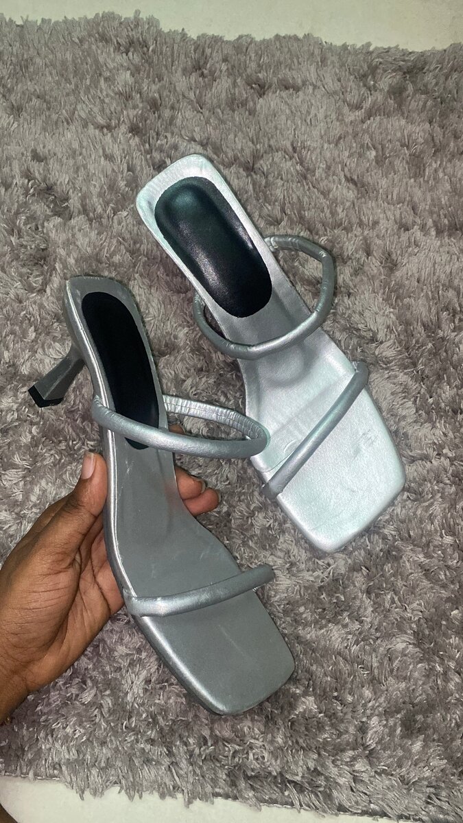 Sandales à talons argentées