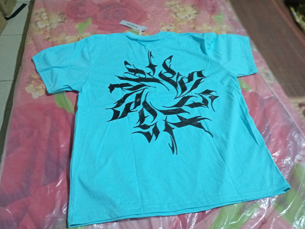 T-shirt unisexe bleu imprimé