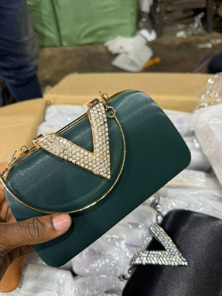 Clutch élégant en strass