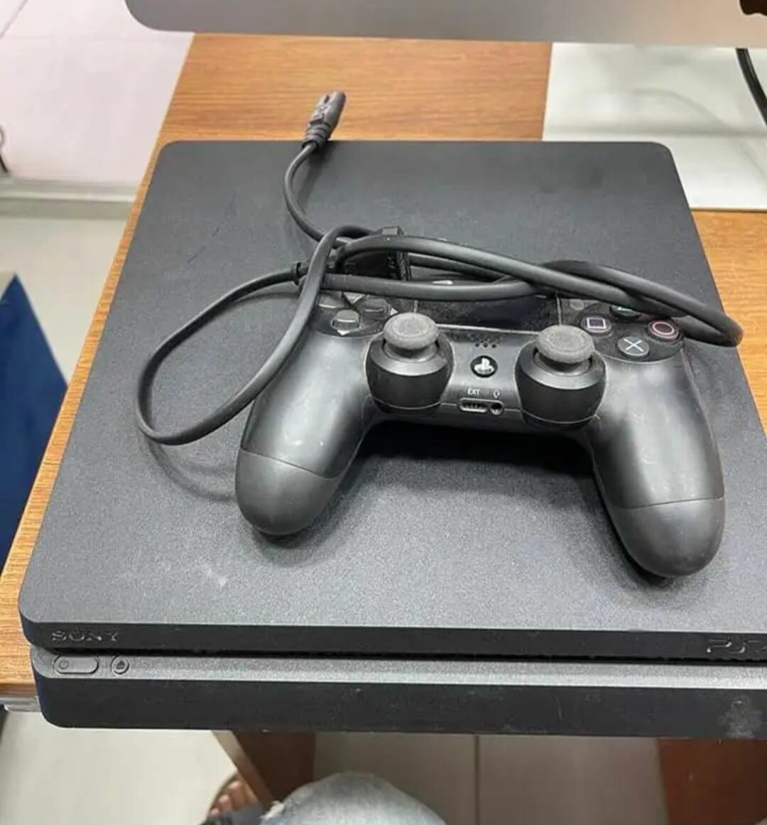 PlayStation 4 Slim