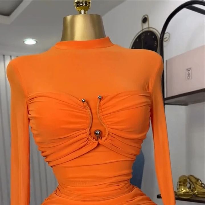Robe moulante orange élégante