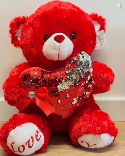 Nounours rouge avec cœur