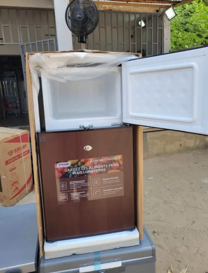 Réfrigérateur compact moderne