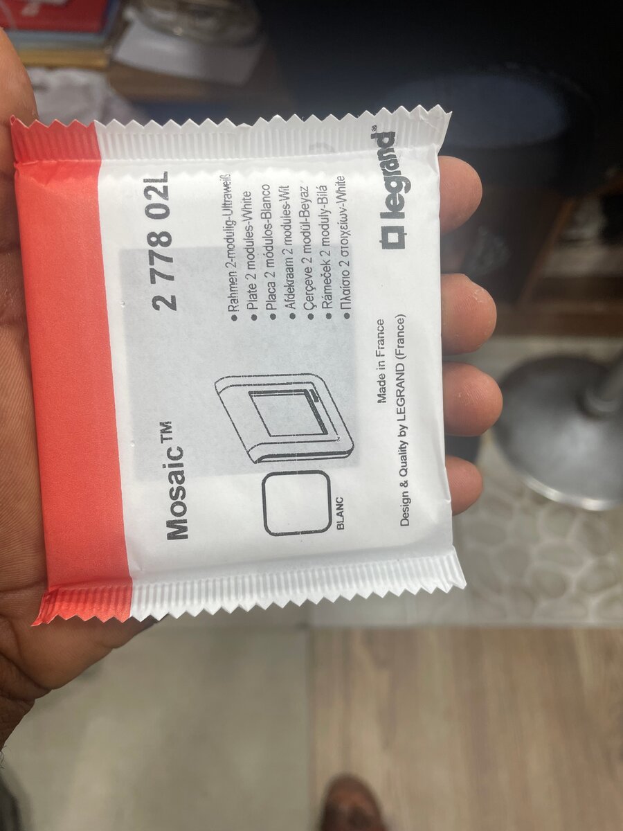 Cadre Legrand Mosaic Réparable