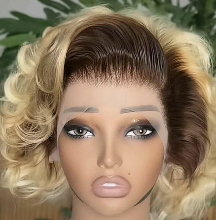 Perruque en dentelle blonde