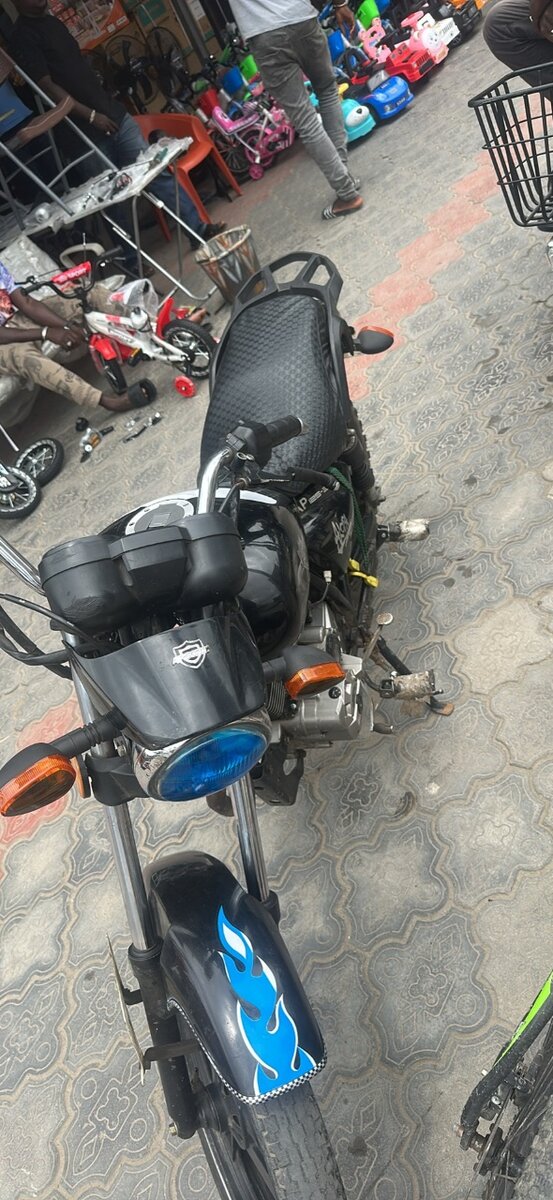 Moto urbaine compacte élégante