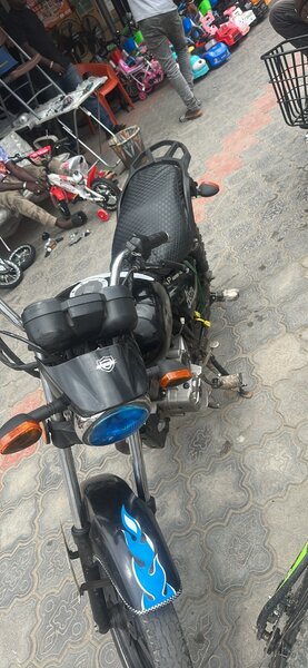 Moto urbaine compacte élégante