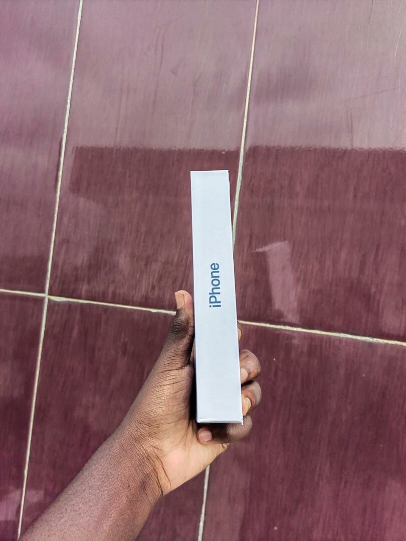 iPhone 16avec adaptateur USB-C