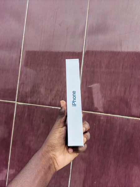 iPhone 16avec adaptateur USB-C