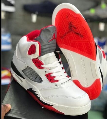 New Stock Alert🛍 New Blazing Jordan sneakers