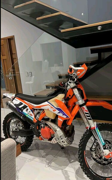 Moto de course tout-terrain