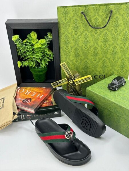 Gucci slippers
