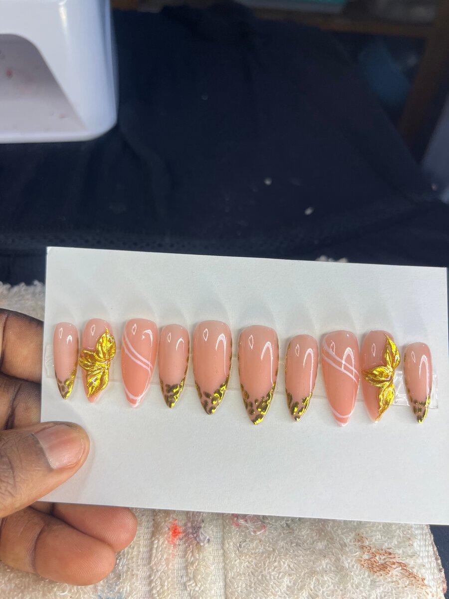 Ongles Pressés Faux Design Élégant