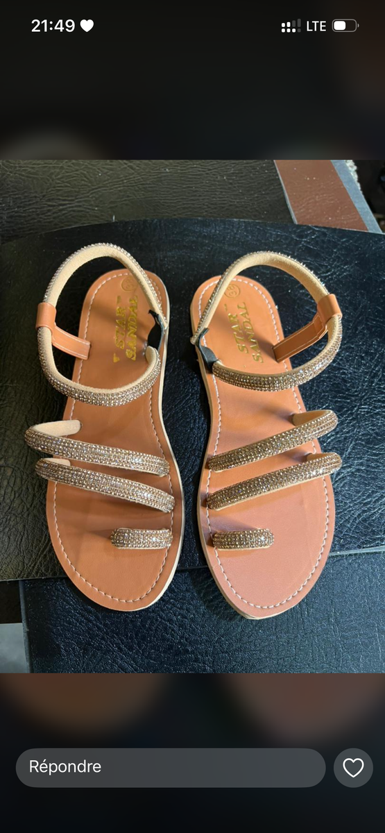 Sandales plates marron élégantes