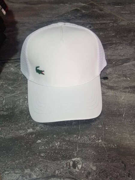 Casquettes Lacoste élégantes