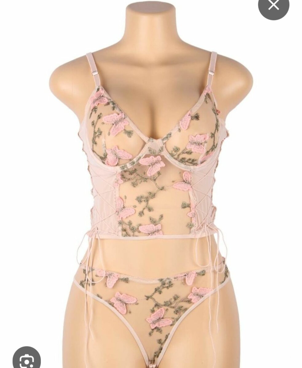 Ensemble lingerie floral élégant