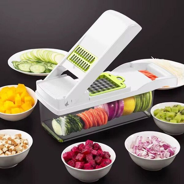 Grater with adjustable blades