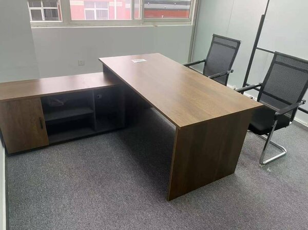 Bureau d'angle moderne en bois