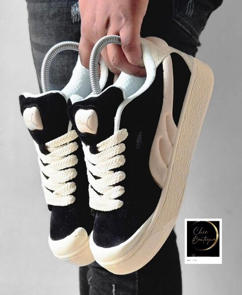 Sneakers noires et blanches élégantes