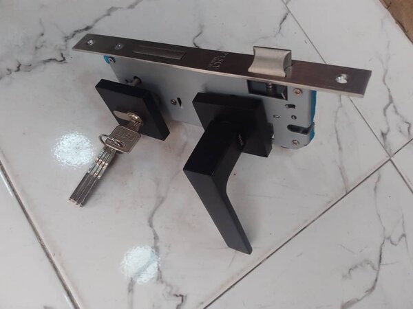 Door lock