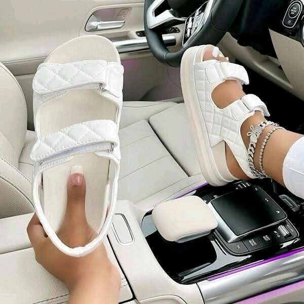 Ladies sandals