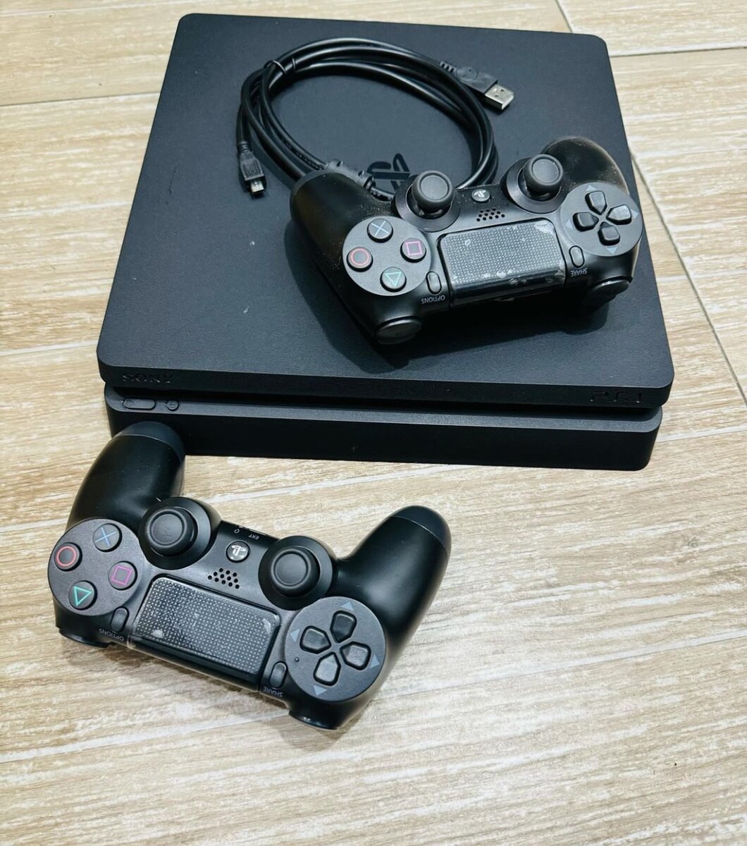Play station4 slim