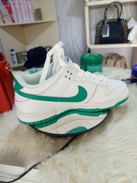 Sneakers blanches et vertes