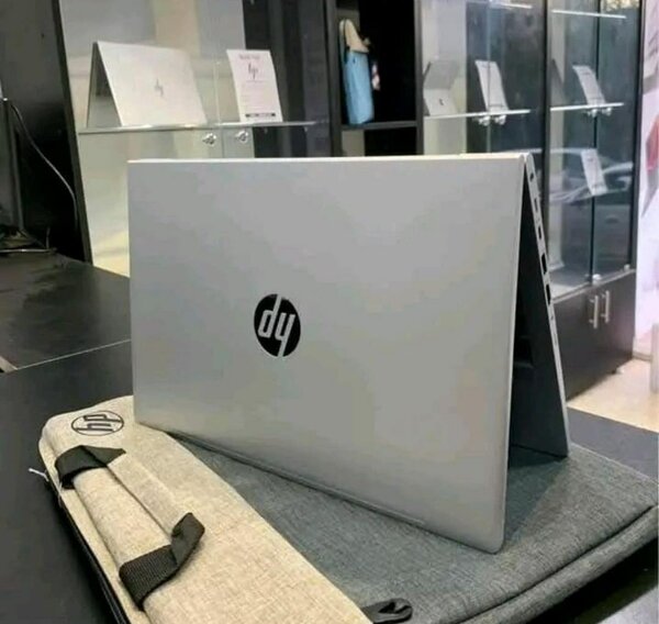 Ordinateur portable HP moderne