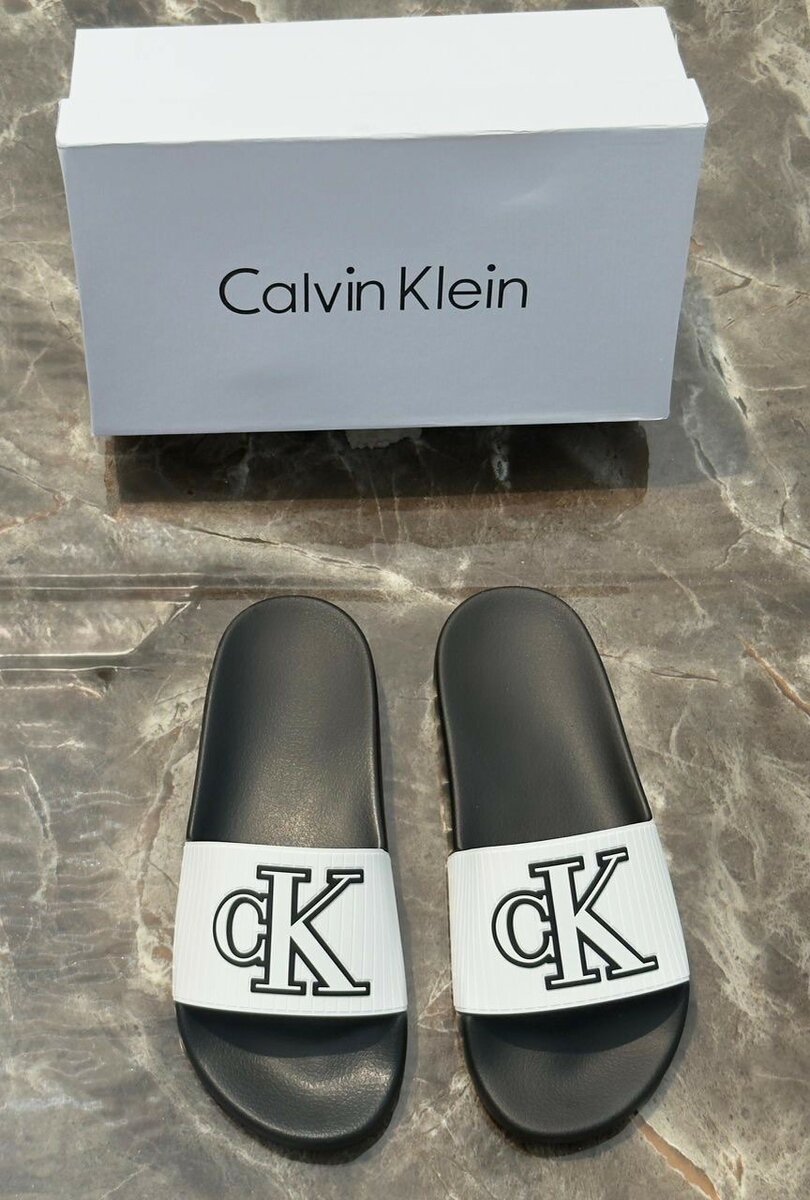 Tongs élégantes Calvin Klein