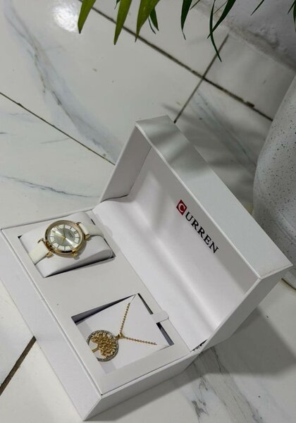 Ensemble montre et collier doré