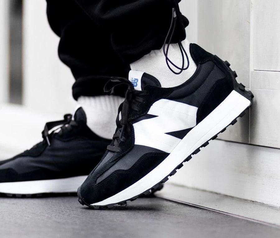 NEW BALANCE 327 BLACK WHITE