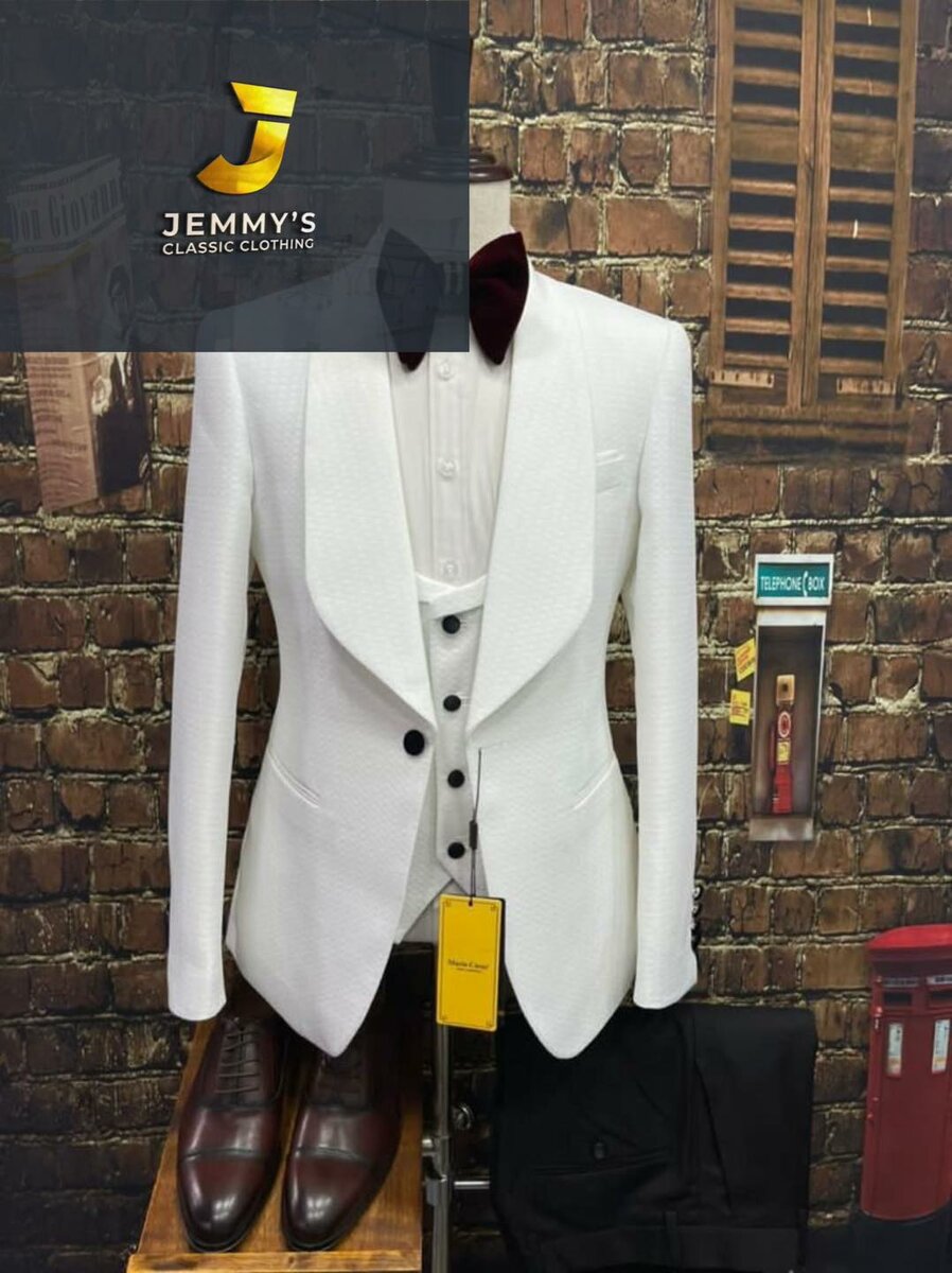 Stylish and high quality men's suit