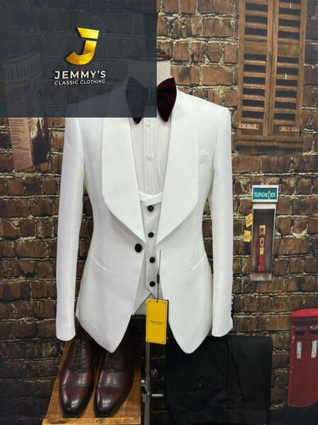 Stylish and high quality men's suit