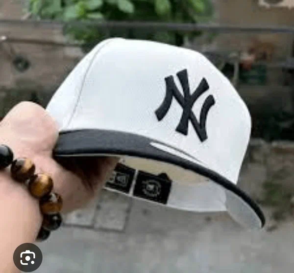 Casquette Blanche avec Logo