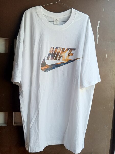 T-shirt graphique tendance