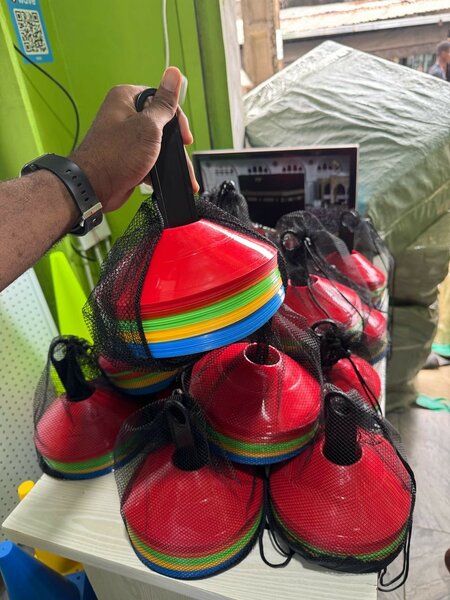 Cônes d'entraînement colorés