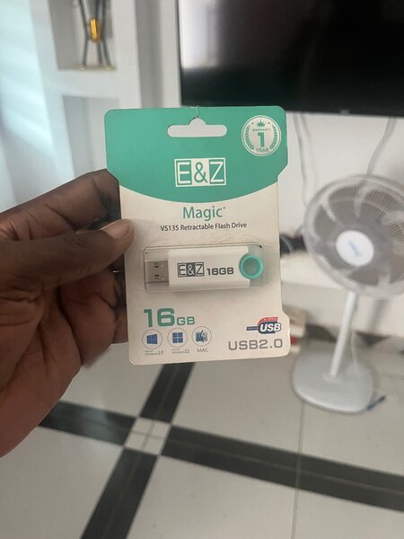 16GB Clé USB Rétractable