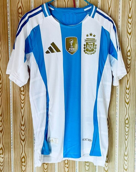 2 maillots de l'Argentine 2024
