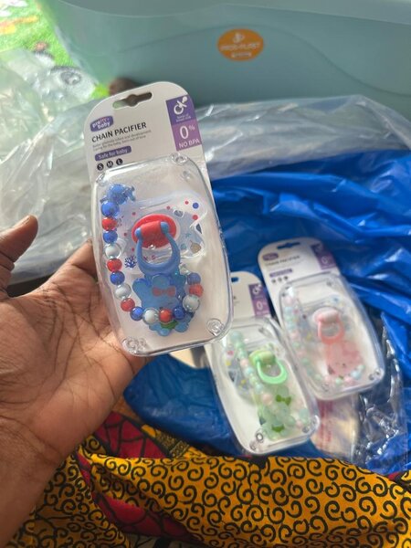 Sucette avec chaîne pour bébé